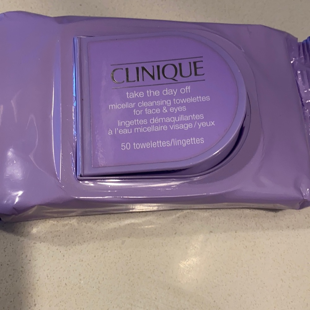 Clinique take the day off